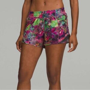 EUC Lululemon Hotty Hot LR LShort 4" Vivid Floral Tone Multi/Graphite Grey Sz 4